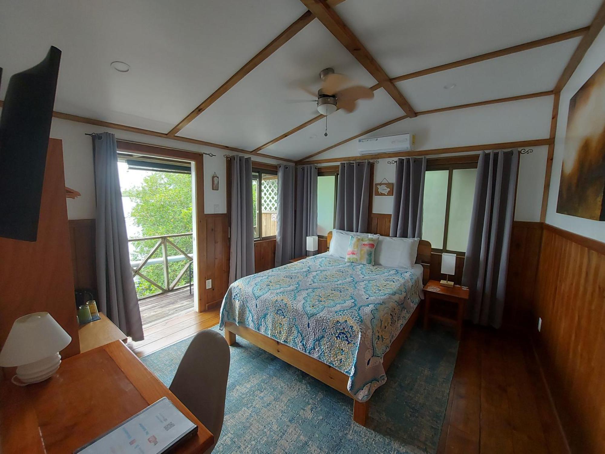 The Sunsetter Bed & Breakfast Bocas Town Bagian luar foto